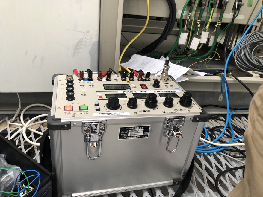 継電器試験 写真